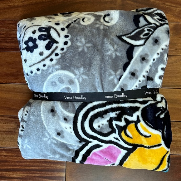 VERA BRADLEY DISNEY MICKEY MOUSE PLUSH THROW BLANKET:NWT PICCADILLY PAISLEY - Picture 6 of 7